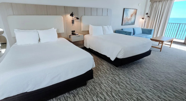 Четырёхместный номер Standard с балконом и с красивым видом из окна Nautilus Inn - Daytona Beach