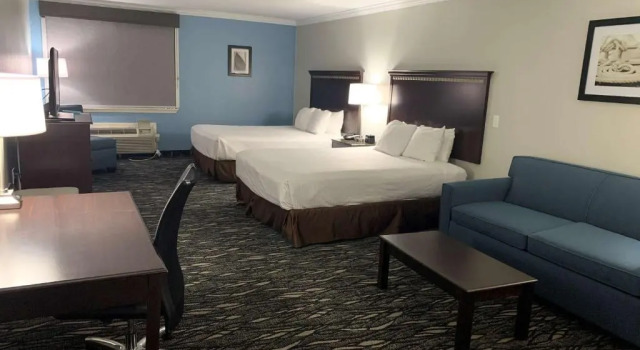 Четырёхместный номер Standard Best Western Plus Lake Worth Inn & Suites