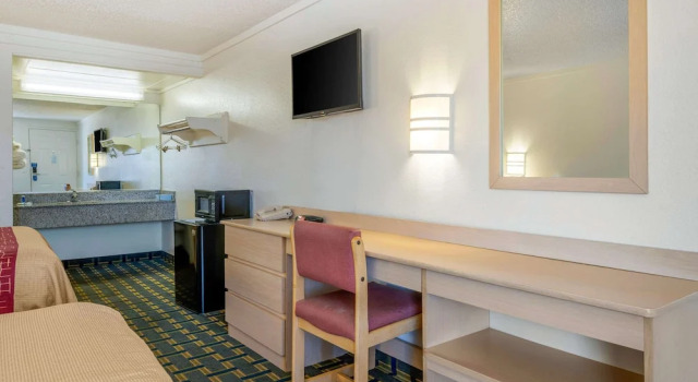 Rodeway Inn, Book Hotel Hilliard Ohio