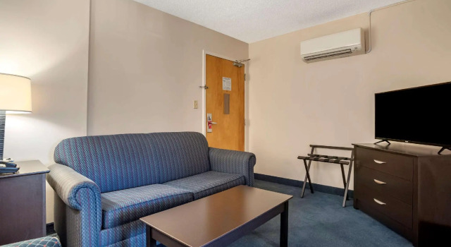 Двухместный люкс Econo Lodge Inn & Suites Rehoboth Beach