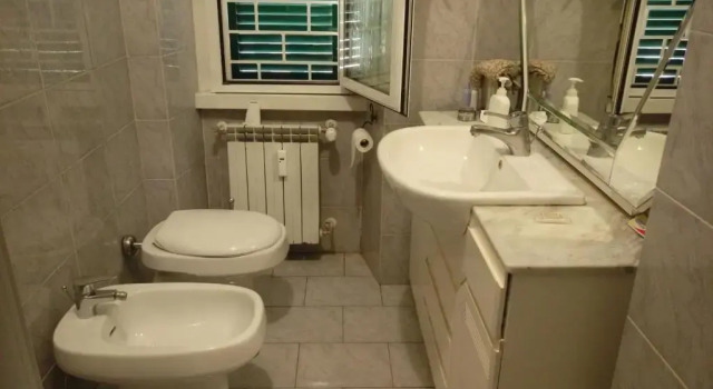 Кровать в общем номере Varese Guest House