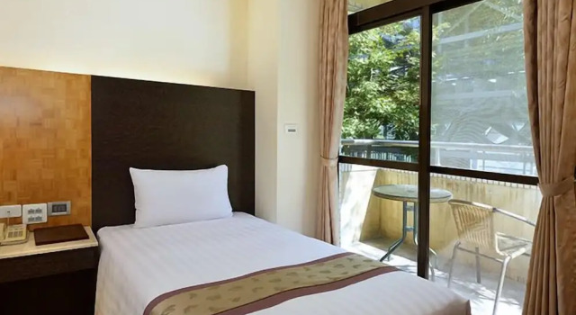 Двухместный номер Economy с балконом Sun Moon Lake Teachers Hostel