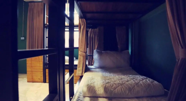 Кровать в общем номере (женский номер) 旅充人文 Travel Charger Hostel