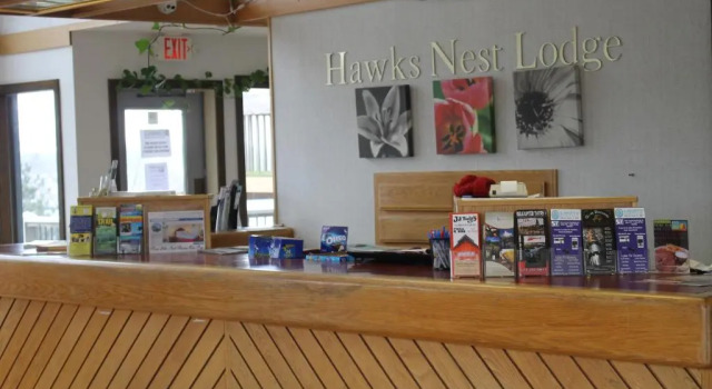 Hawks Nest Lodge, Забронировать Отель Осейдж-Бич Lake of the Ozarks