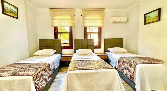 Трёхместный номер Standard с видом на город Antalya Marina Hostel
