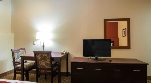 Четырёхместный номер Standard Comfort Inn & Suites Airport South
