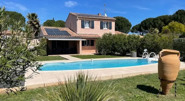 Коттедж Villa in Vidauban with Pool & Vineyards Nearby