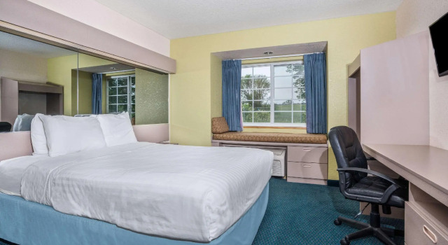 Двухместный люкс Microtel Inn & Suites Tomah