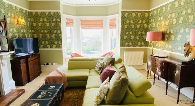 Апартаменты Clarendon View, Historic Apartment with Sea Views