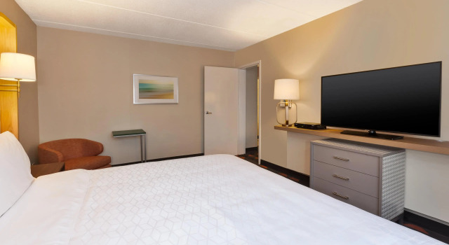 Holiday Inn Westbury - Long Island by IHG
