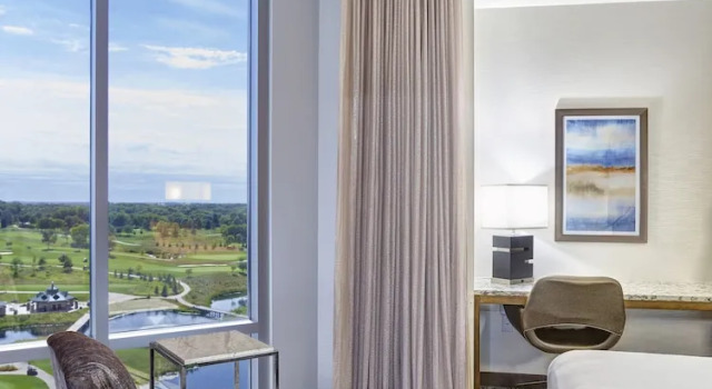 Двухместный номер Promenade Tower Mystic Lake Casino Hotel