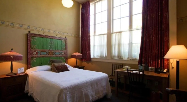 McMenamins Kennedy School, Забронировать Отель Портленд Willamette Valley