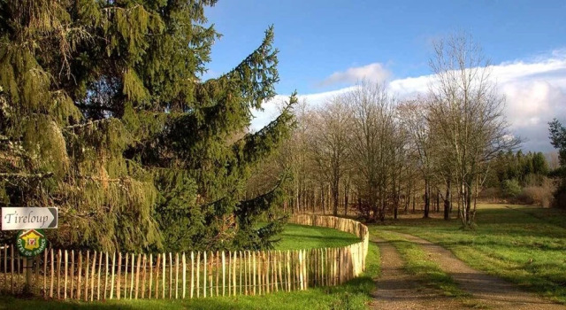 Gîte Tireloup, Prenota Hotel Ménestreau-en-Villette Francia