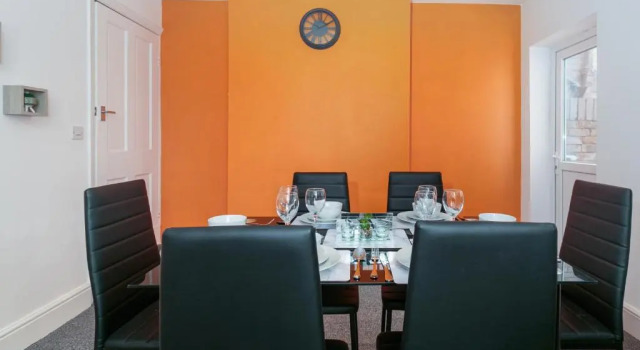 Contractors & Leisure & Central Location & Free Parking