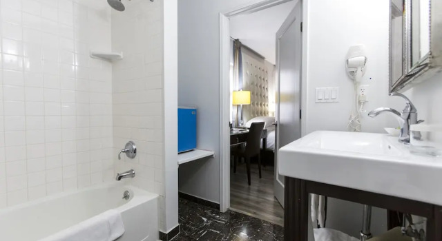 Четырёхместный номер Standard L.A. Sky Boutique Hotel