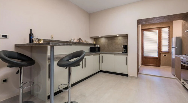 Beautiful Apartment in Rijeka With Wifi and 3 Bedrooms, Забронировать Апартаменты/квартира Отели Приморско-Горанской жупания с парковкой, Парковка