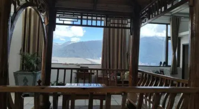 Deqin Feilai Temple Jinchenyuan Homestay, Reservar Hotel Hotéis e alojamentos em Diqing, Hotel