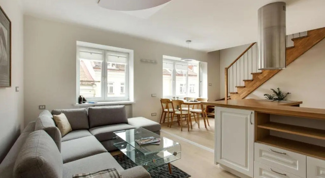 #stayhere - Spacious 2BDR Two Floor I Heart of Old Town