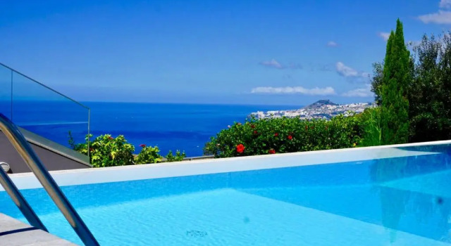Villa Babel, Boek Villa Caniço Madeira