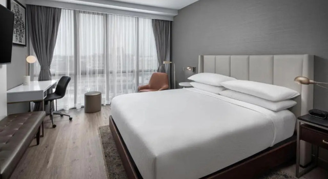 Двухместный номер Standard Four Points by Sheraton Flushing