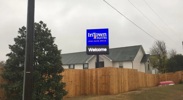 Home-Towne Suites Prattville, Book Hotel Hoteller i Prattville med parkering, Parkering