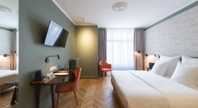 O podwyższonym standardzie dwuosobowy pokój Hotel Carlton