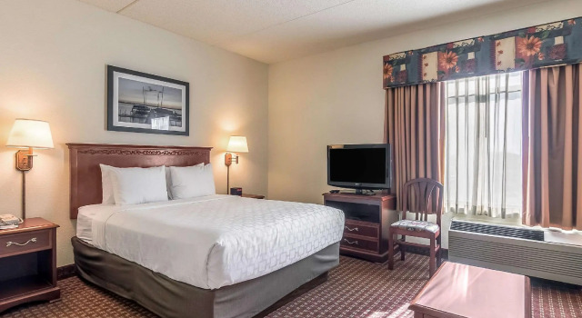 Двухместный номер Business Clarion Suites at The Alliant Energy Center