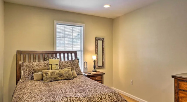 Pet-friendly Georgetown Home < 1 Mi to Dtwn!, Rezerwuj Dom wakacyjny Hotele w Georgetown z parkingiem, Parking