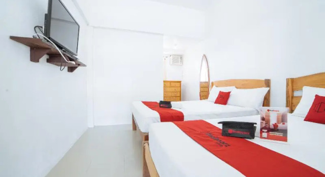 Номер Standard RedDoorz @ Sabang Beach Baler