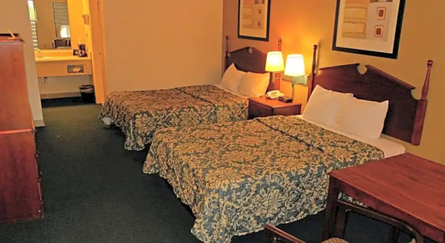Четырёхместный номер Standard Country Hearth Inn & Suites Dawson