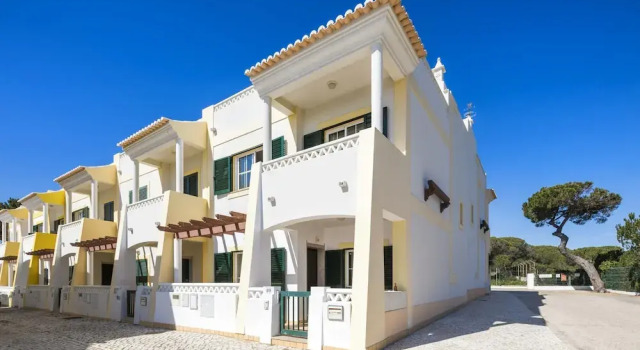 Apartment Near Praia do Carvalho Beach, Забронировать Апартаменты/квартира Отели Карвоэйру с парковкой, рядом с Пешеходный маршрут Sete Vales Suspensos, Парковка