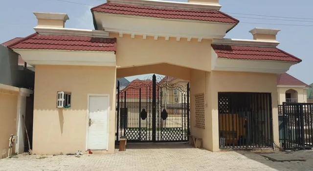 Gamji Royal Apartment, Book Apartment Hotels in Bwari with a Pool, Swimming Pool
