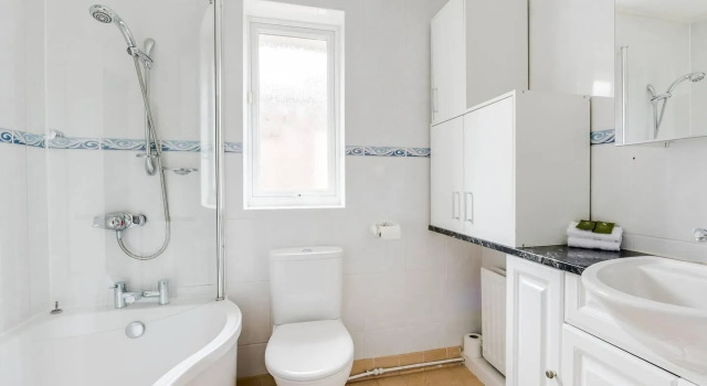 Spacious 3BR Bungalow in Liverpool, Забронировать Отель Отели Ливерпуля 3 звезды, 3*
