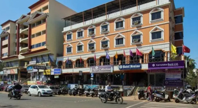 Menino Ponda, Boek Hotel Ponda Lagos