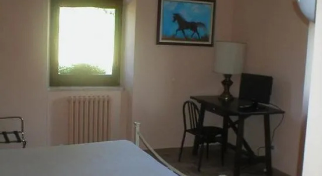 Residenza San Bartolomeo, Rezervați Hotel Hoteluri în Foligno cu parcare, Parcare