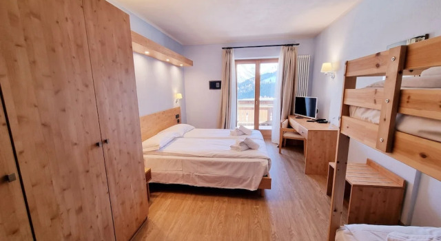 Семейный номер Standard с балконом и с видом на горы Hotel San Carlo, tra Bormio e Livigno