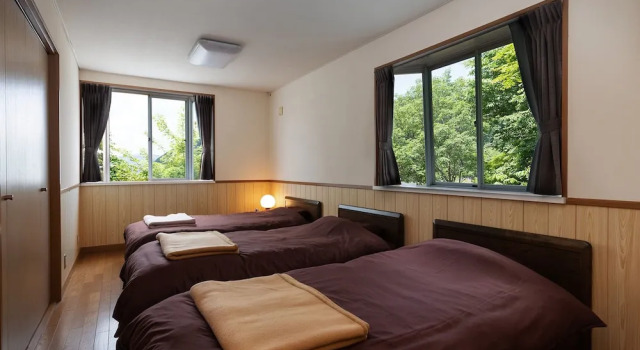 A villa in the forest in Minamikaruizawa, Забронировать Вилла Отели Gunma с парковкой, Парковка