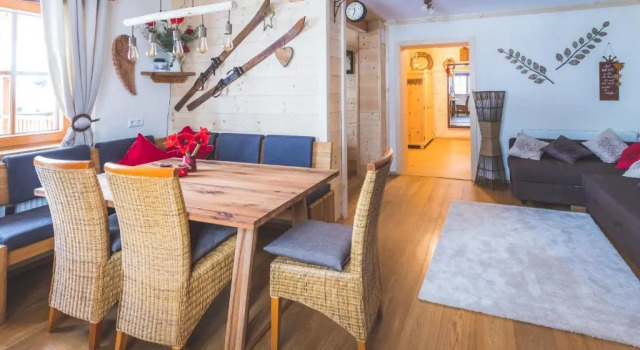 Hilltop Appartement, Rezerwuj Apartament Hotele w Salzburg z parkingiem, Parking