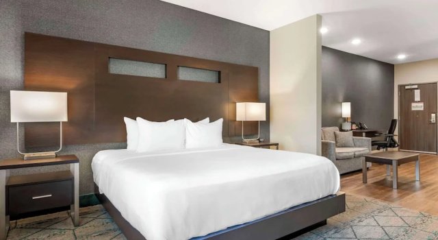 Люкс Standard Comfort Inn & Suites Clarksville - Louisville North