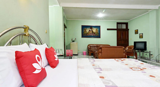 Zenrooms Villa Duta, Buchen Sie Villa Hotels in Bogor mit Frühstück, in der Nähe von Kujang Monument, Frühstück