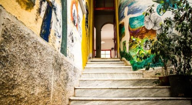 Tirana Backpacker Hostel, Забронировать Хостел Недорогие отели Тираны, рядом с Skanderbeg Square, недорого