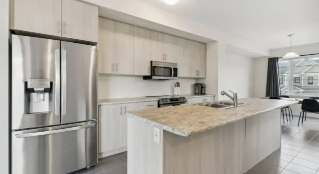 Коттедж A Brand New 4BR Townhouse in Thorold Retreat