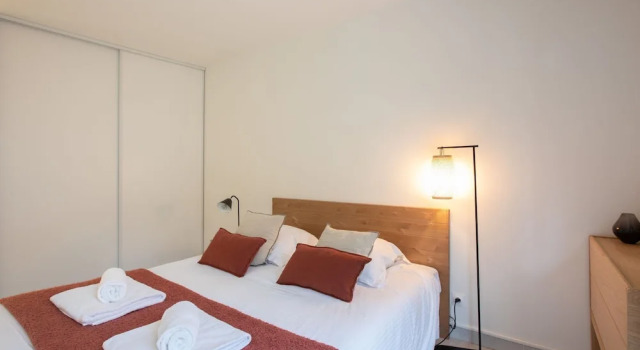 Moderne cosy 350m C. Mirabeau, Rezerwuj Hotel Aix-en-Provence Carros