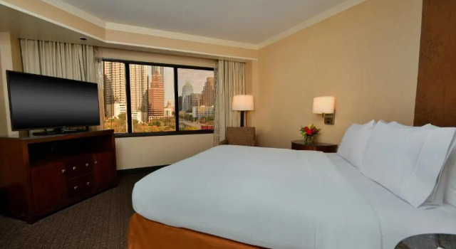 Двухместный люкс Premium Отель Embassy Suites by Hilton Austin Downtown South Congress