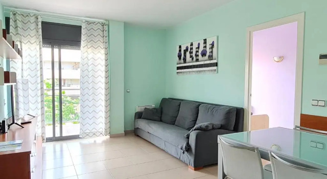 Fantastic 3 bedroom apartment, 300m to the sea