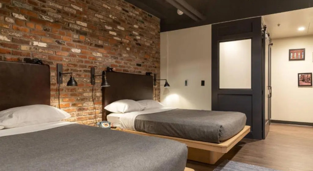 Четырёхместный номер Standard Moxy Nashville Downtown