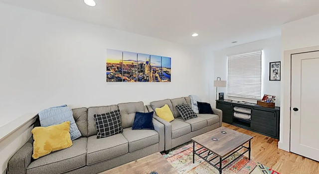 New Listing! Contemporary Nashville Nations #3 3 Bedroom Townhouse, Varaa Lomakoti Huvilat kohteessa Tennessee, Villa