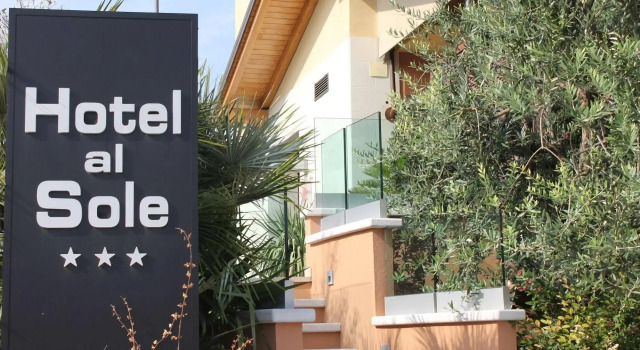 Hotel Al Sole - ENJOY HOLIDAY, Забронировать Отель Отели в центре Кавайон-Веронезе, в центре