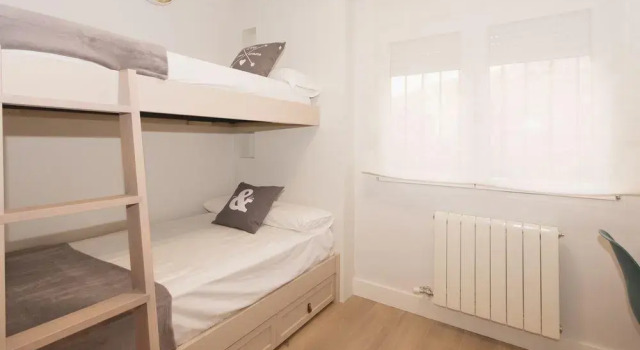 Chezmoihomes Cuarto Real III, Забронировать Отель Гранада Granada Province, рядом с Базилика Сан-Хуан-де-Диос