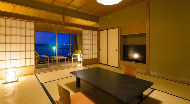 Номер Standard с видом на озеро APA Hotel & Resort Kaga Katayamazu Onsen Kasuikyo